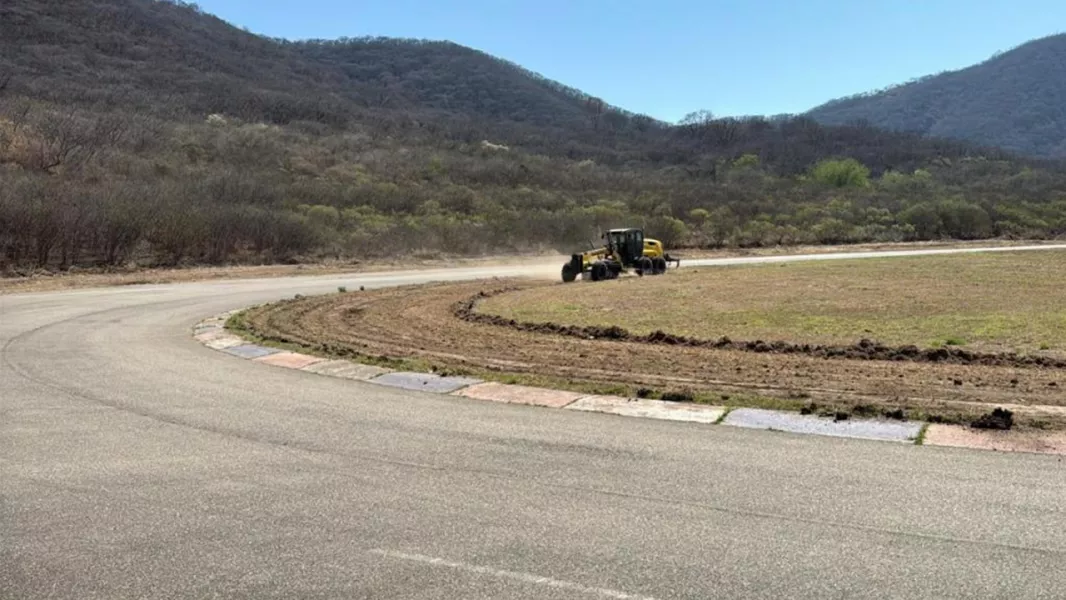 104219-obras-en-el-autodromo-vialidad-reparo-la-pista-y-trabajo-en-otras-zonas-del-predio