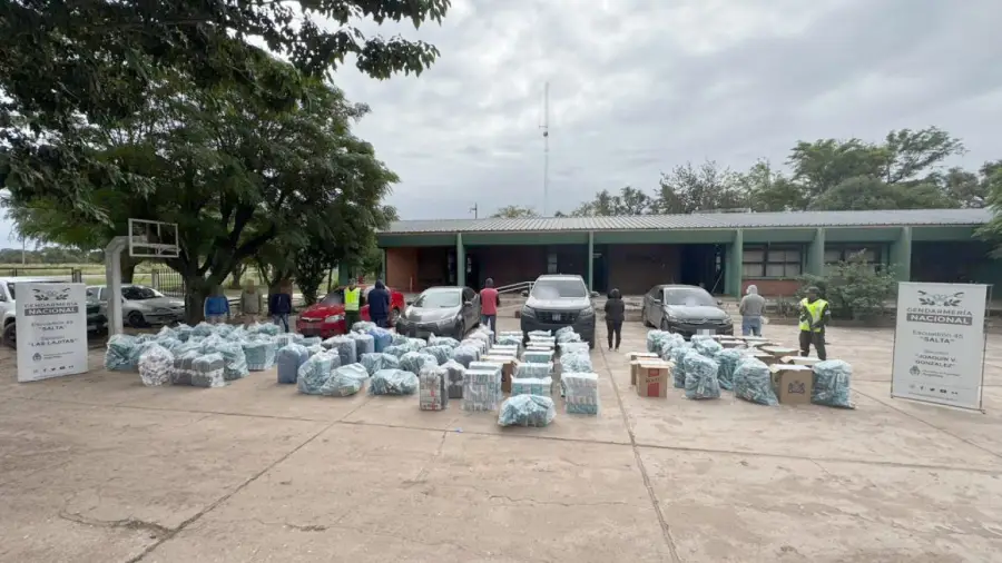 caravana_de_vehiculos_trasladaban_439_kilos_de_hojas_de_coca_cajas_con_paquetes_de_cigarrillos_extranjeros_y_antenas_satelitales_2