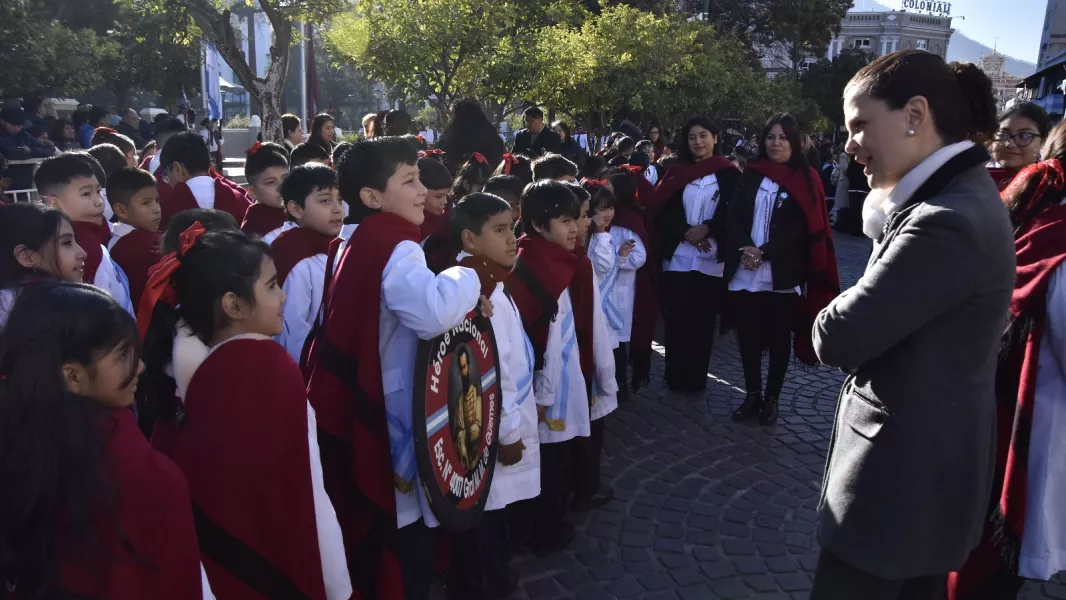 12783-alumnos-de-cuarto-grado-prometieron-fidelidad-a-la-bandera-nacional