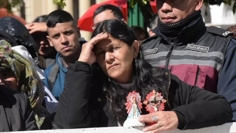 24948-el-gobernador-junto-a-miles-de-fieles-se-unio-a-la-celebracion-de-la-solemnidad-del-senior-del-milagro-en-el-tercer-dia-del-triduo