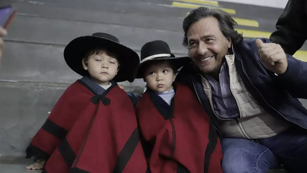 17996-el-gobernador-saenz-compartio-en-el-microestadio-delmi-la-celebracion-por-los-60-anios-de-hirpace