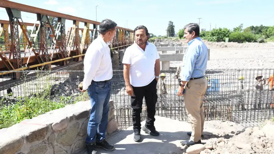105854-el-gobernador-saenz-superviso-la-construccion-de-los-nuevos-puentes-sobre-el-rio-vaqueros-y-su-circunvalacion