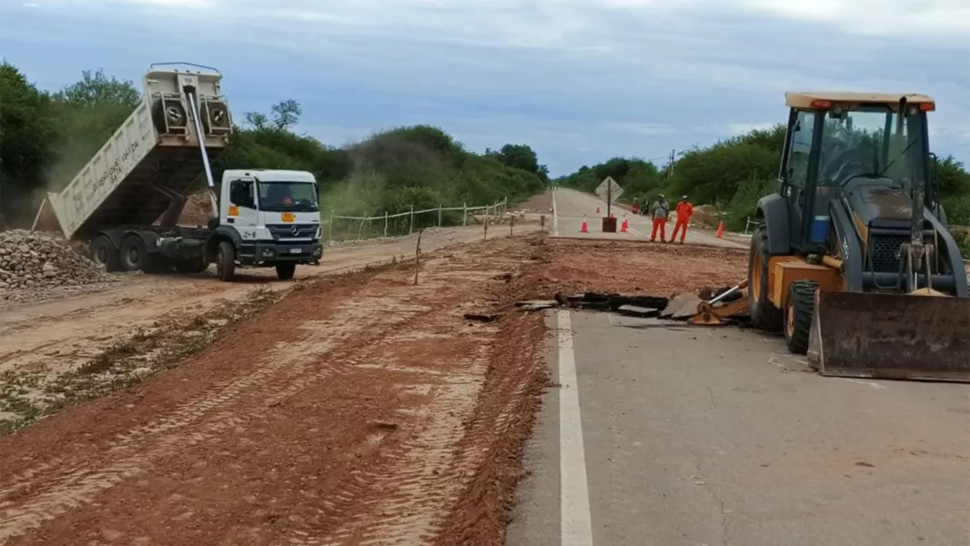 16917-vialidad-realiza-tareas-para-mitigar-problematicas-en-la-ruta-54