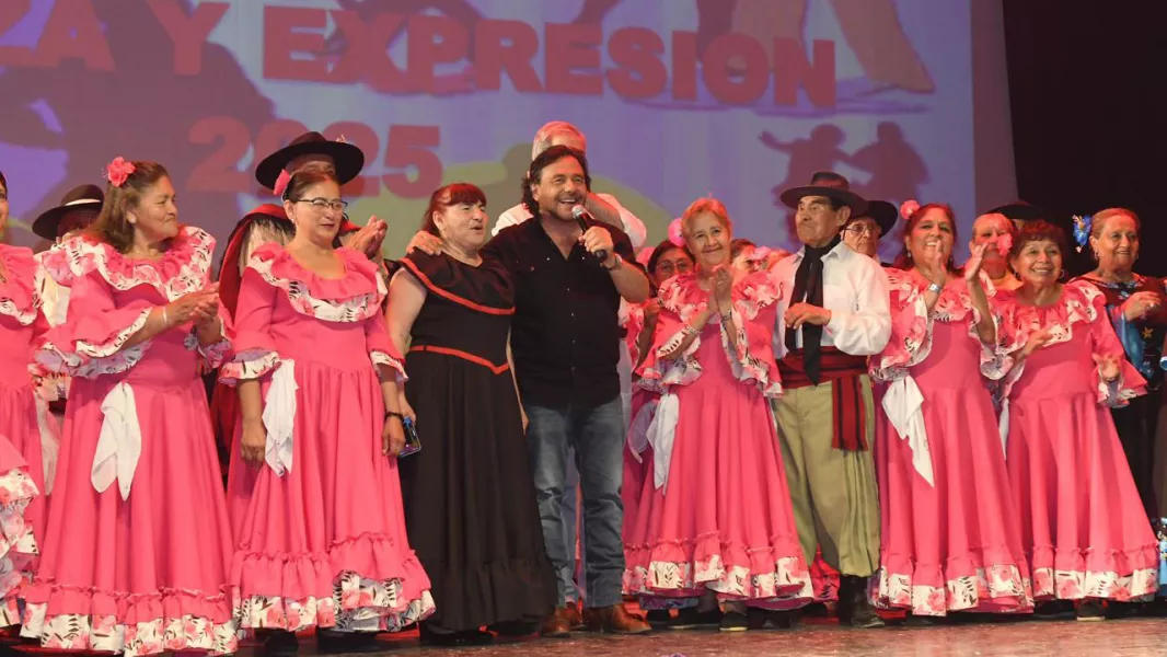 104432-vamos-a-defenderlos-con-alma-corazon-y-vida-aseguro-saenz-a-cientos-de-adultos-mayores