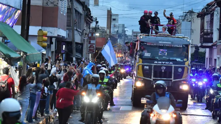 17211-el-gobernador-saenz-recibio-a-luciano-benavides-campeon-saltenio-del-dakar-2026