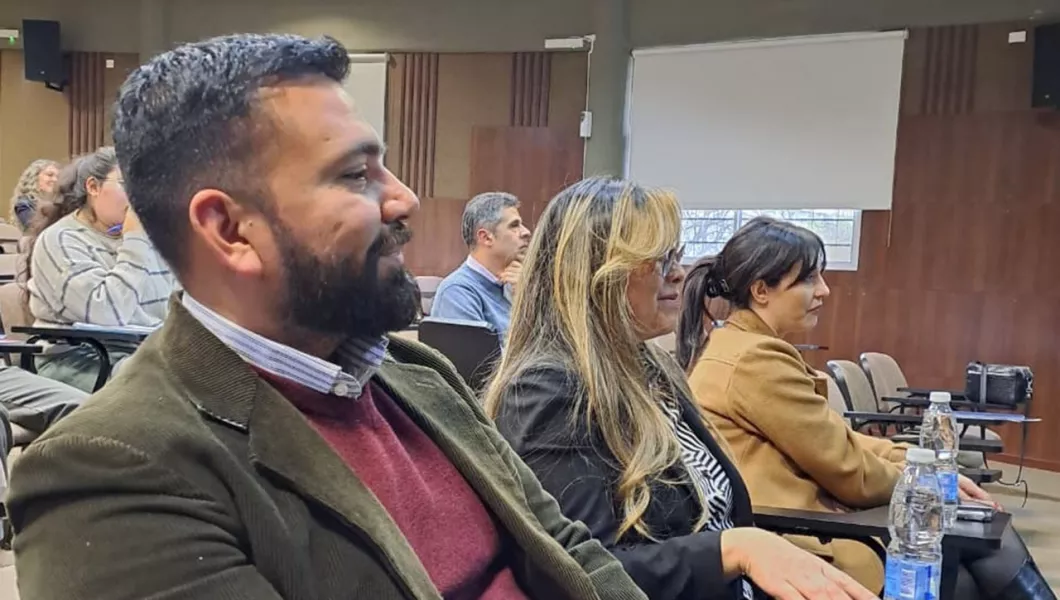 18952-presentaron-la-ley-de-reduccion-fiscal-a-estudiantes-de-la-unsa