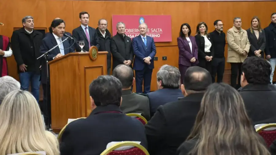 23969-saenz-tomo-juramento-al-nuevo-ministro-de-seguridad-y-justicia-nicolas-avellaneda