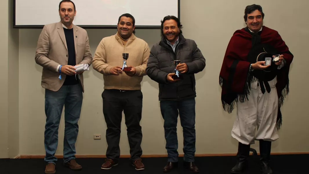 18548-el-gobernador-saenz-premio-la-excelencia-artesanal-saltenia-en-la-expo-rural-de-palermo-20250724125750