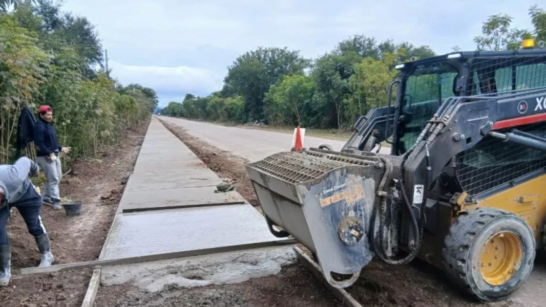104317-finalizo-la-segunda-etapa-de-construccion-de-una-bicisenda-en-el-acceso-a-urundel