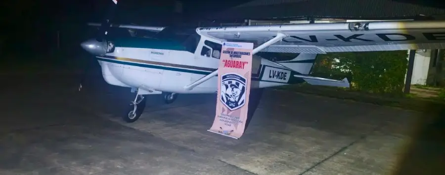 gendarmeria_investiga_una_avioneta_que_aterrizo_en_mosconi_1
