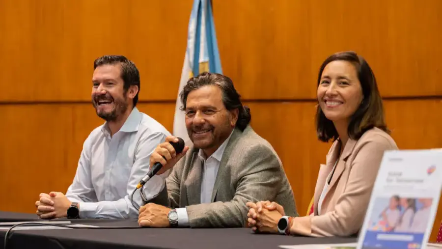 22693-el-gobernador-encabezo-el-inicio-de-solve-for-tomorrow-de-samsung-en-salta