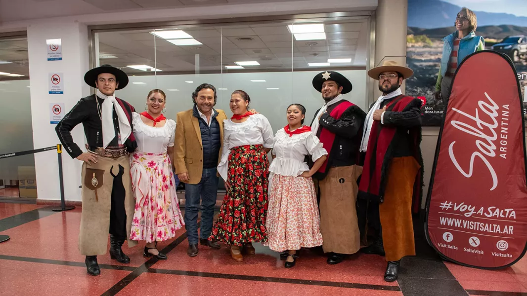 19697-llegada-del-primer-vuelo