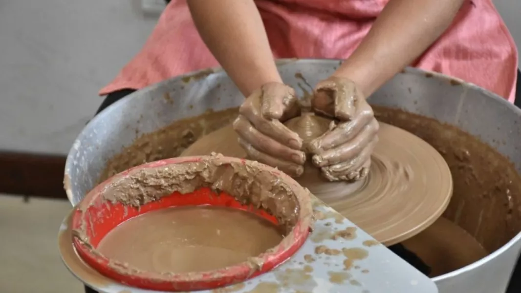 105160-se-realizara-un-taller-de-ceramica-en-el-galpon