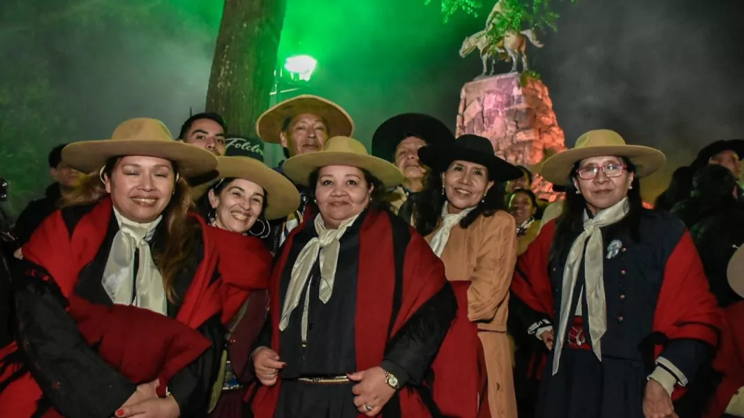 12730-el-gobernador-saenz-encabezo-la-guardia-bajo-las-estrellas-en-conmemoracion-del-paso-a-la-inmortalidad-de-guemes