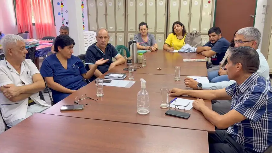 22299-reunion-en-salvador-mazza