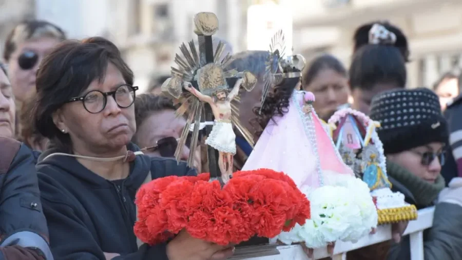24947-el-gobernador-junto-a-miles-de-fieles-se-unio-a-la-celebracion-de-la-solemnidad-del-senior-del-milagro-en-el-tercer-dia-del-triduo