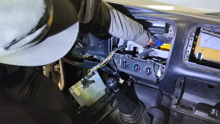 removieron_el_tablero_de_una_pick_up_y_rellenaron_dos_tubos_de_gnc_con_mas_de_86_kilos_de_cocaina_2