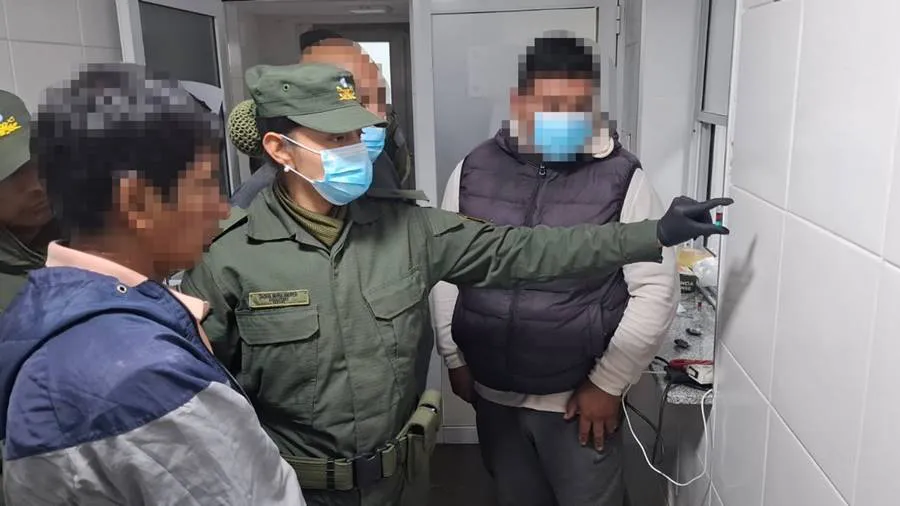 tucuman-_capsuleros_detenidos-_cocaina-_omnibus_2