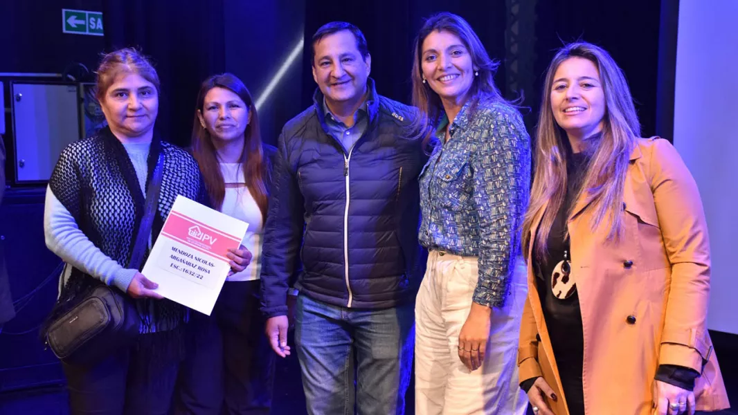 103751-diecisiete-familias-de-rosario-de-la-frontera-recibieron-la-escritura-de-su-vivienda