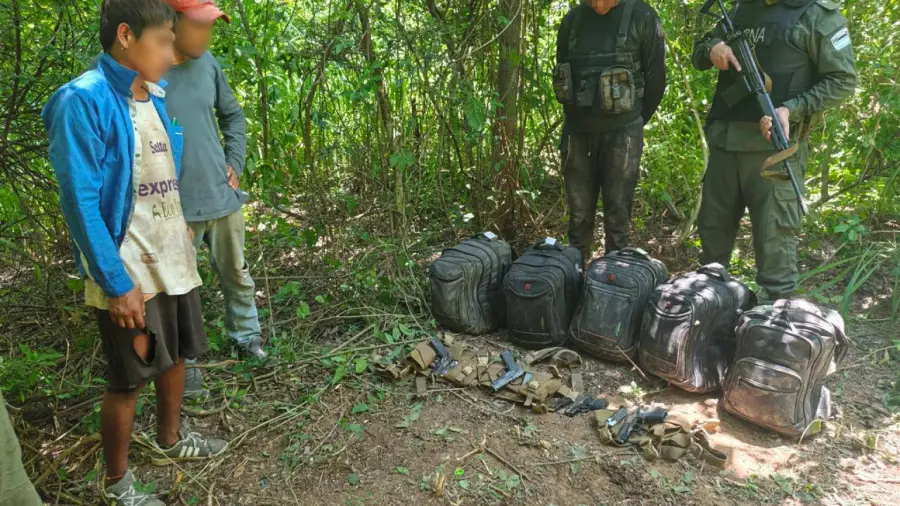 detectan_61_kilos_de_cocaina_y_armas_de_fuego_durante_un_patrullaje_rural_3