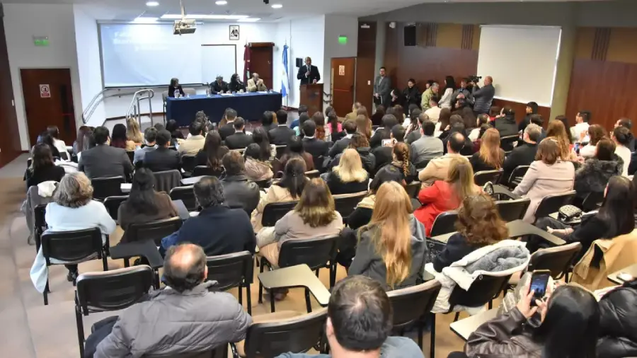 23766-se-entregaron-los-certificados-de-la-diplomatura-en-liderazgo-global-a-52-jovenes-saltenios