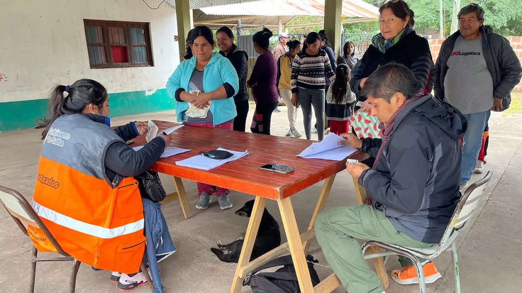 102090-avanza-la-entrega-de-modulos-focalizados-a-familias-de-general-mosconi-san-antonio-de-los-cobres-y-molinos