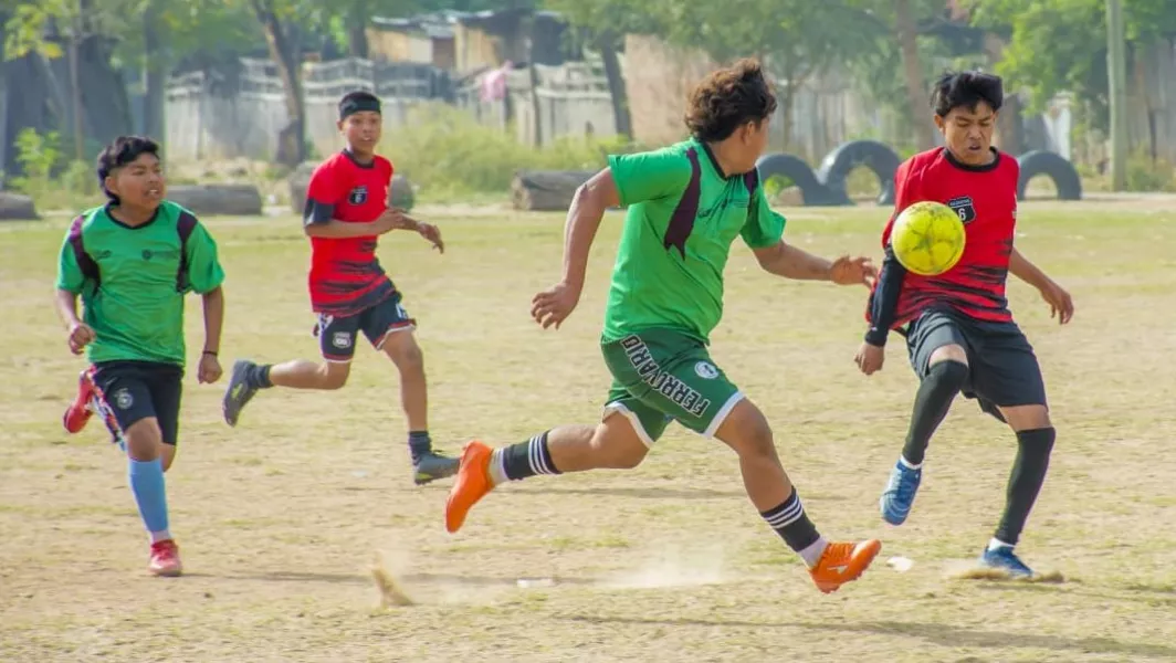 103627-jovenes-originarios-participaron-de-un-torneo-de-futbol-en-tartagal