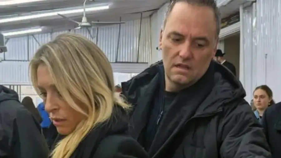 manuel-adorni-y-esposa