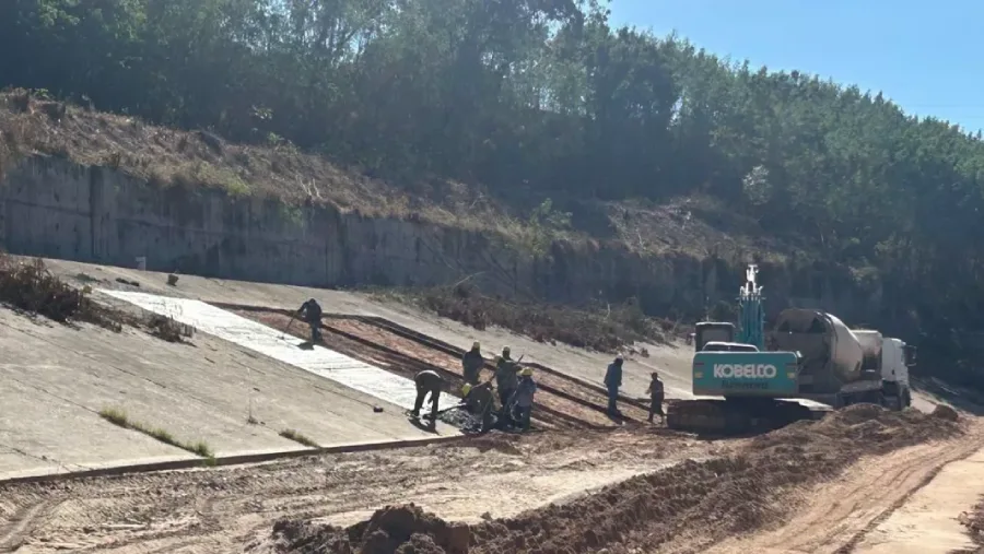 24414-se-reconstruye-y-repara-el-canal-del-rio-tartagal