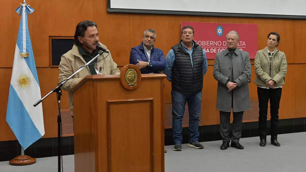 17800-el-gobernador-saenz-homenajeo-a-nestor-salvador-quintana