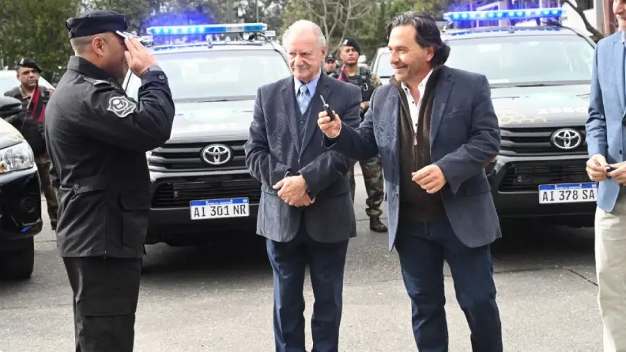 24122-saenz-entrego-10-nuevos-moviles-policiales-y-ya-renovo-el-60-del-parque-automotor-de-la-fuerza
