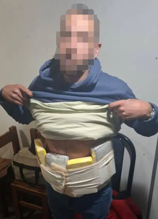 fue_detenido_con_4_kilos_de_cocaina_y_le_allanaron_su_domicilio_1