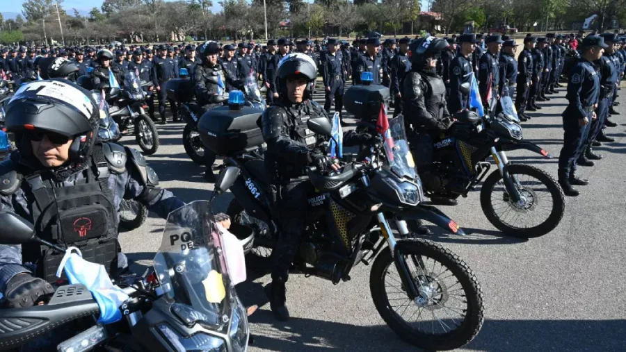 23348-saenz-fortalece-a-la-policia-de-salta-con-151-nuevos-moviles-y-300-agentes