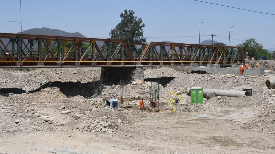 20046-puente-sobre-rio-vaqueros