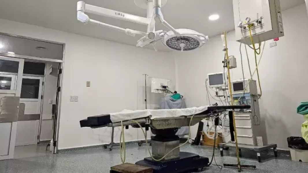 102252-oran-por-primera-vez-se-realiza-una-ablacion-de-corneas-en-el-hospital-san-vicente-de-paul