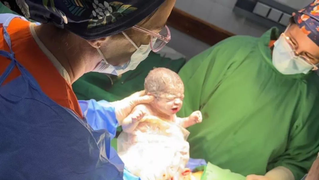 100930-despues-de-ocho-anios-se-produjo-el-nacimiento-de-trillizos-en-el-hospital-materno-infantil