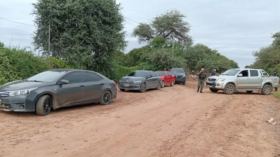 caravana_de_vehiculos_trasladaban_439_kilos_de_hojas_de_coca_cajas_con_paquetes_de_cigarrillos_extranjeros_y_antenas_satelitales_1