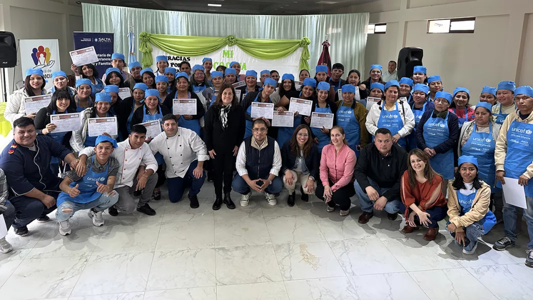 103143-referentes-de-familias-de-salvador-mazza-se-certifican-en-cocina-saludable