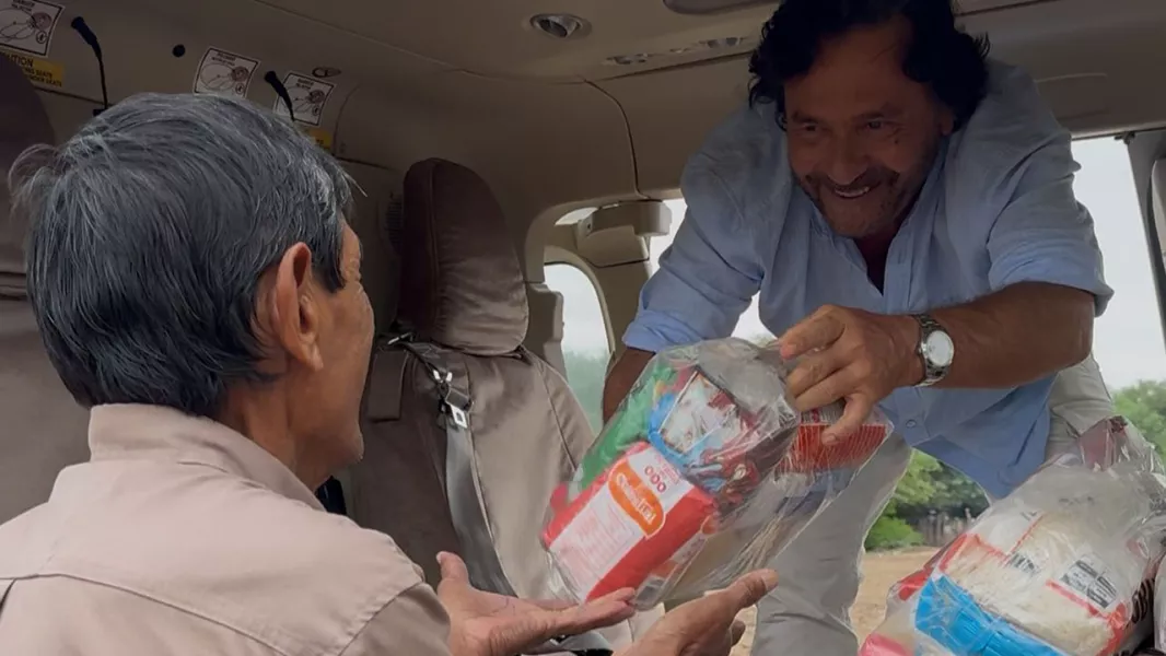 11335-gustavo-saenz-coordino-en-territorio-la-asistencia-aerea-a-comunidades-afectadas-por-la-crecida-del-rio-bermejo