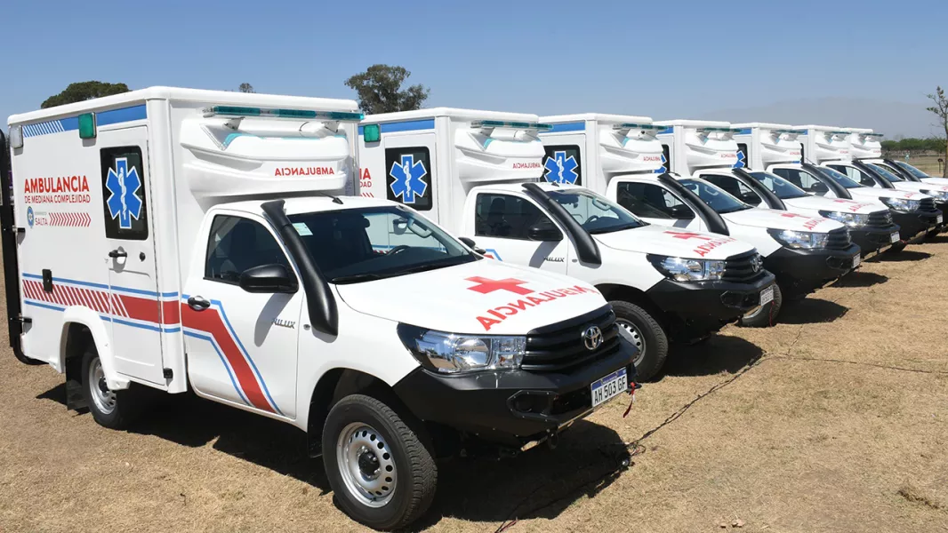 15026-el-gobernador-entrego-siete-nuevas-ambulancias-y-ya-son-130-durante-su-gestion
