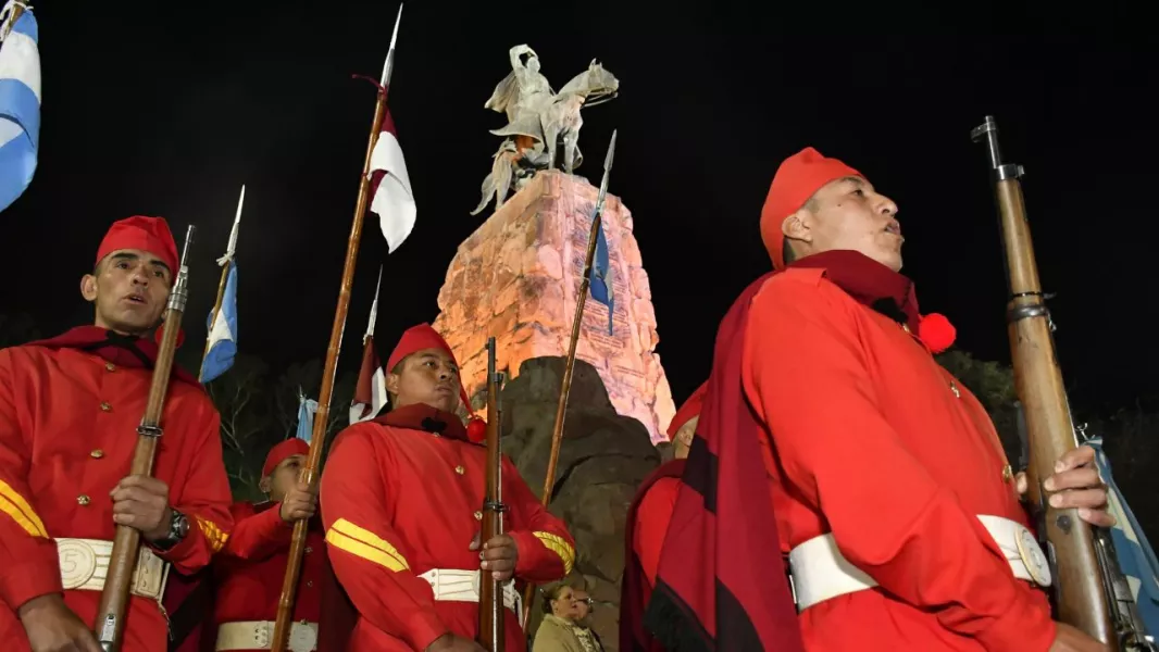12726-el-gobernador-saenz-encabezo-la-guardia-bajo-las-estrellas-en-conmemoracion-del-paso-a-la-inmortalidad-de-guemes