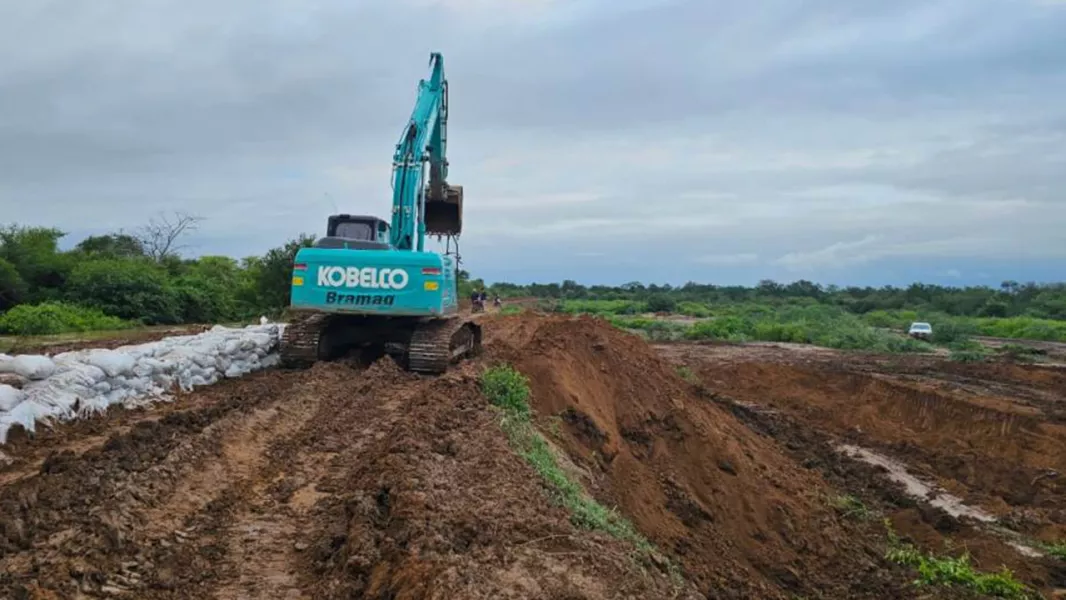 100610-vialidad-de-salta-realiza-tareas-para-atenuar-problematicas-por-la-crecida-del-pilcomayo