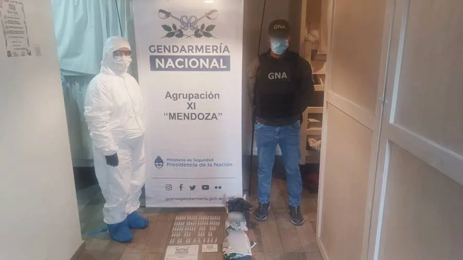 en_un_control_en_formosa_los_gendarmes_detectan_una_encomienda_con_fentanilo_que_derivo_en_la_detencion_en_mendoza_de_su_destinatario_3
