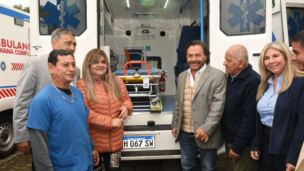 16646-el-gobernador-entrego-nuevas-ambulancias-y-ya-suman-106-durante-la-gestion