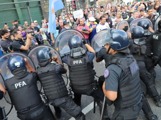 hinchas-jubilados-marcha (1)