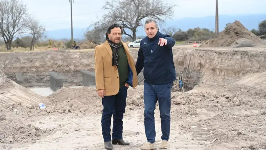 109163-comenzo-la-construccion-del-canal-pluvial-de-la-autopista-del-valle-de-lerma-saenz-superviso-las-obras