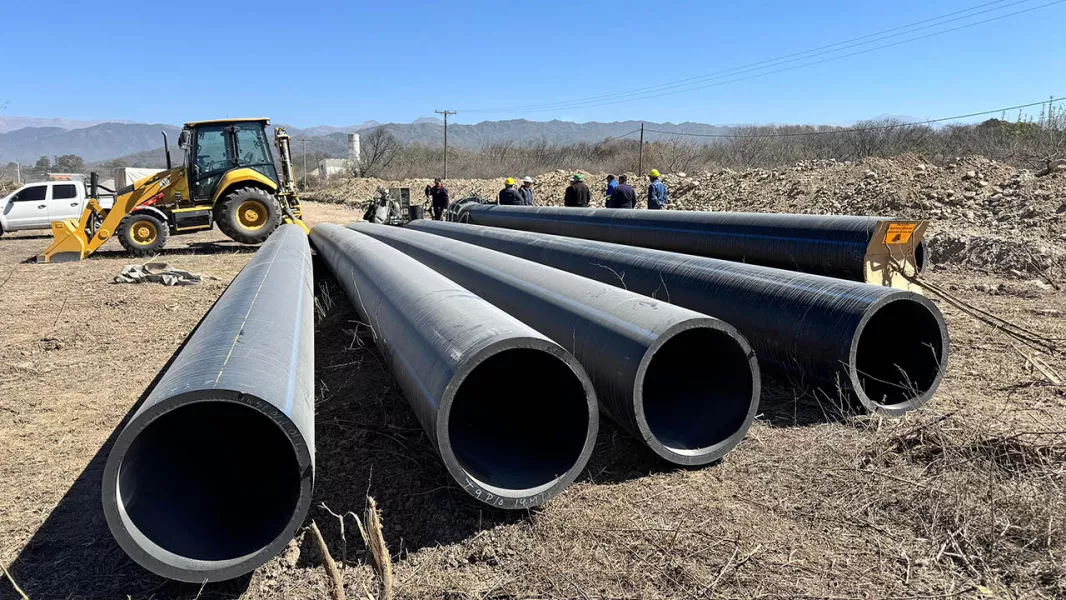 19156-aguas-del-norte-trabaja-en-el-recambio-de-160-metros-de-canieria-del-acueducto-norte-a-la-altura-del-rio-vaqueros
