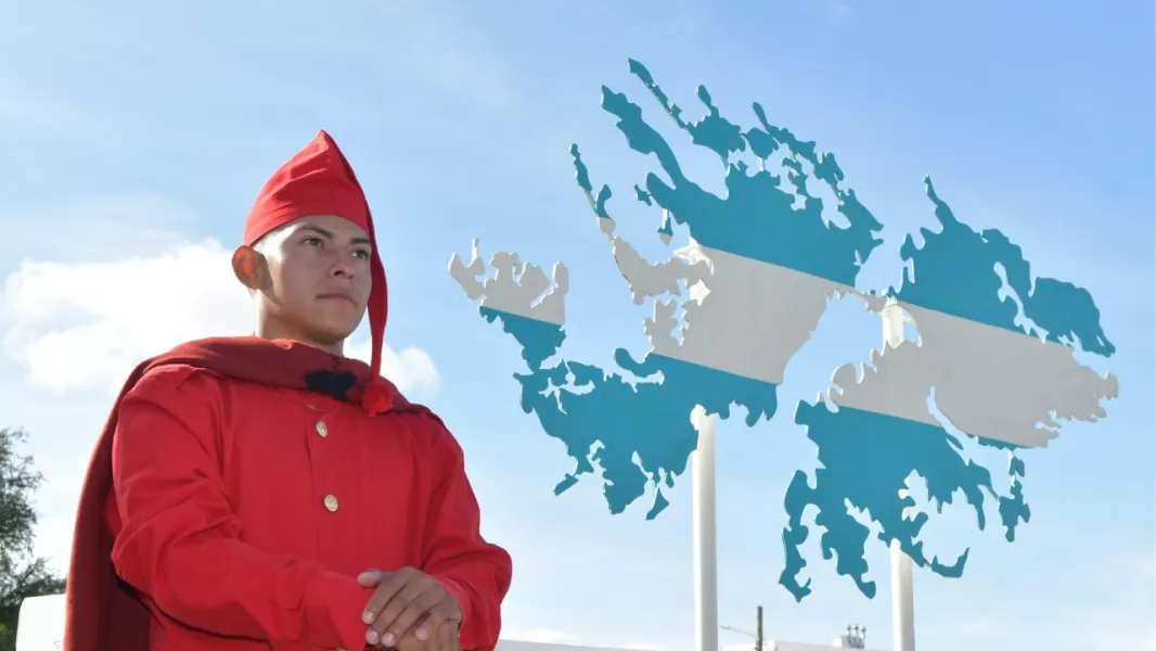 11444-el-gobernador-saenz-presidio-los-actos-de-homenaje-a-los-heroes-de-malvinas