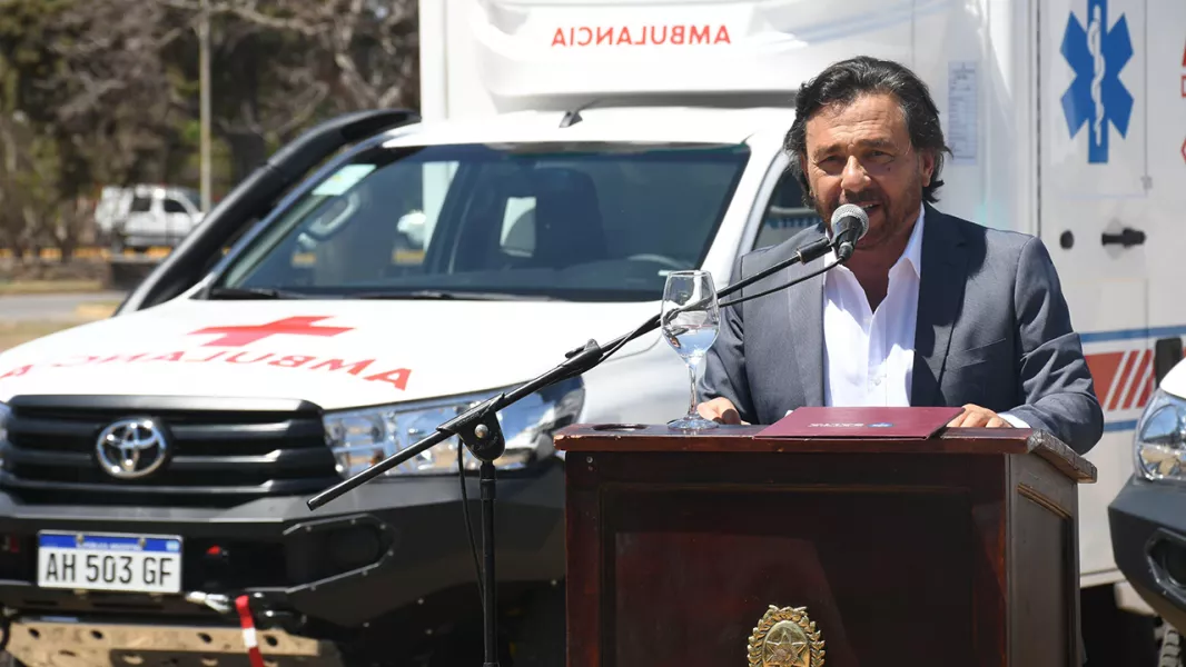 104124-el-gobernador-entrego-siete-nuevas-ambulancias-y-ya-son-130-durante-su-gestion