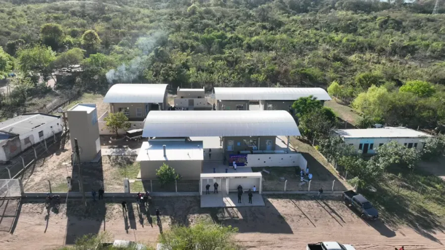 24116-luego-de-15-anios-de-espera-saenz-inauguro-el-nuevo-edificio-de-la-escuela-monte-sinai-para-la-comunidad-wichi-del-paraje-el-obraje